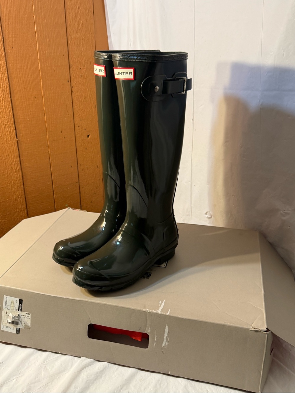 Hunter Women's Original Tall Gloss boots in a dark olive color size 6